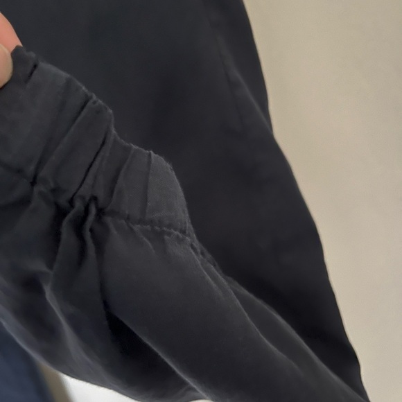 Vince Cropped Silky Cupro Joggers - Picture 3 of 8